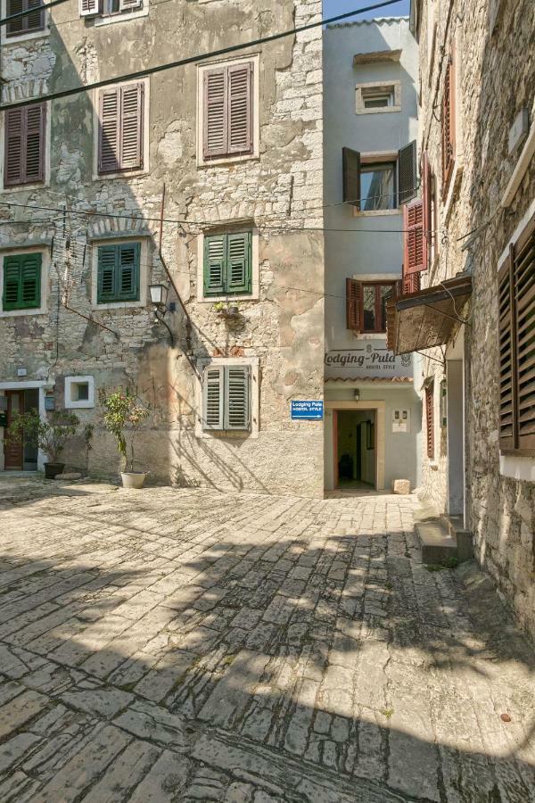 Old Town Apartments In City Center Pula Exteriör bild
